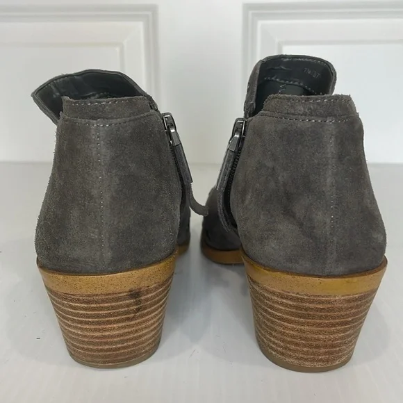 1. State Loka Women’s Sz 7 Suede Studded Ankle Bootie Almond Toe Block Heel Gray - Picture 3 of 9